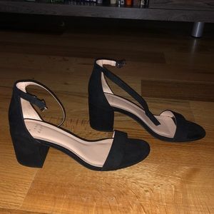 Never worn Black 2.5” block heel